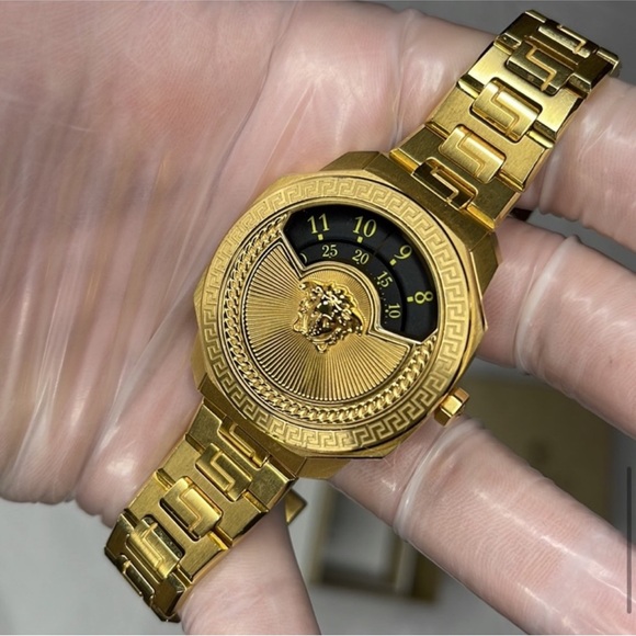 Versace - Picture 12 of 16